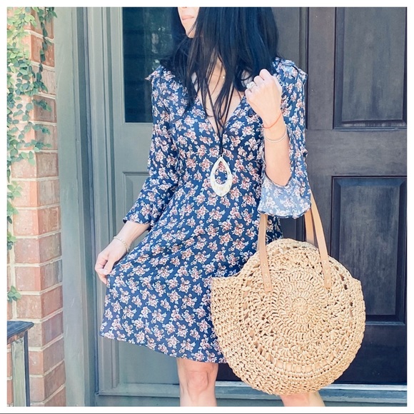 Beautiful tie back floral dress - Picture 4 of 8